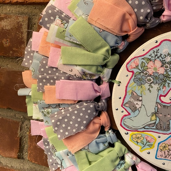 Kittens Rag Wreath - Picture 3 of 6
